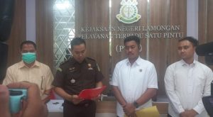 Kasi Pidsus Kejari Lamongan Pelimpahan Tahap II Dugaan Korupsi Desa Sidomukti