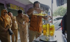 Jaga Hak Konsumen, Pemkot Kediri Lakukan Uji Takar MinyaKita Kemasan 1 Liter