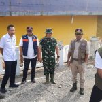 Siap Dilalui Pengguna Jalan, Kepala BNPB Didampingi Kasdim 0507/Bekasi Tinjau Jembatan Sementara di Kemang Pratama