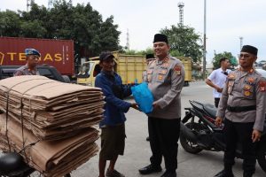 Buruh Pelabuhan Tanjung Priok Rasakan Manfaat Bakti Sosial Polri