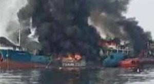 Kapal Meledak dan Terbakar di Perairan Laut Paciran Lamongan