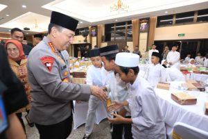Berbagi Takjil dan Buka Puasa Bersama, Kapolri Perkuat Sinergi dengan Media dan Masyarakat