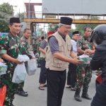 Berbagi Kebaikan, Koramil 01/Kranji Bersinergi dengan LDII Bagikan Takjil Gratis Jelang Buka Puasa