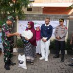 Danrem 052/Wkr Serahkan Sembako Secara Simbolis di Kelurahan Kapuk, Dukung Kegiatan Berbagi Ramadan Buddha Tzu Chi