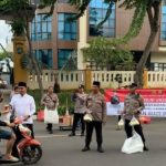 Kasat Reskrim Polres Metro Jakarta Pusat Turun ke Jalan! 100 Box Takjil Dibagikan, Warga: “Polisi Dermawan, Hati Mulia!”