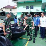 TNI Salurkan 70 Boat Polyethylene untuk Bantu Penanggulangan Banjir di Bekasi