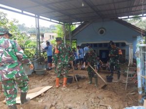 Korem 022/PT dan Kodim 0207/Simalungun Sigap Bantu Evakuasi dan Normalisasi Banjir di Parapat