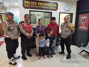 Kebahagiaan Keluarga: Polsek Pademangan Kembalikan Dua Anak Hilang ke Pelukan Orang Tua