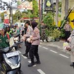 Berbagi Berkah Ramadan, Polsek Cempaka Putih Bagikan 250 Takjil untuk Warga
