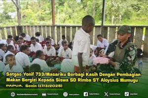 Satgas Yonif 733/Masariku Berbagi Kasih, Bagikan Makanan Bergizi untuk Siswa SD Rimba ST Aloysius Mumugu