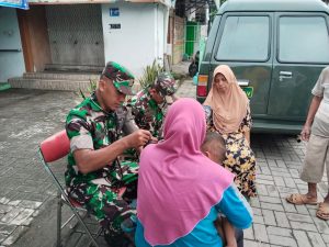 Bakti Sosial Korem 081/DSJ: Evakuasi Warga di Magetan dan Layanan Kesehatan Warga Madiun