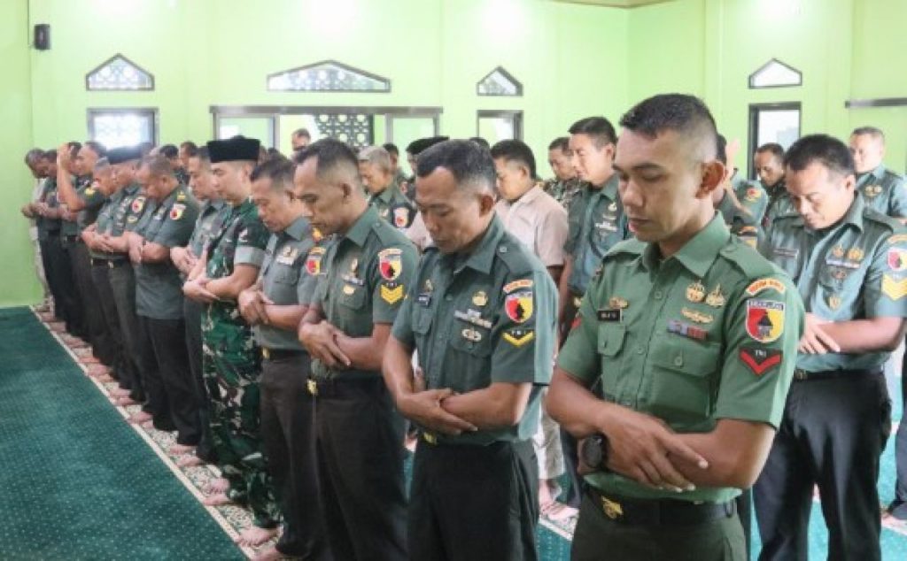 Kodim Bojonegoro Laksanakan Sholat Gaib untuk 3 Personel Polda Lampung yang Meninggal Dunia