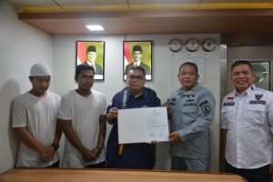 Bakamla RI Jemput Dua Nelayan Indonesia di Perbatasan Terluar Indonesia-Malaysia
