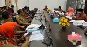 Kecewa Atas Kondisi Pemdes Tenajar Lor, Warga Mengadu ke DPRD Kabupaten Indramayu