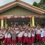 Satgas Ops Damai Cartenz Ajak Anak-anak Belajar dan Bermain di Rumah Pintar, Mimika