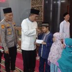 Kapolsek Cipayung Tarawih Bersama 3 Pilar, Ajak Warga Jaga Keamanan di Bulan Ramadan