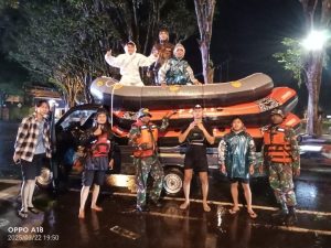 Aksi Sigap Korem 131/Santiago Bantu Warga Manado Terdampak Banjir