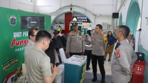 Ketua UPP Jakarta Pusat AKBP Danny Yulianto Cek Kesiapsiagaan Posko Saberman di Stasiun Senen