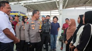 Kapolres Metro Jakarta Timur Ngecek Posyan Stasiun Jatinegara, Pengamanan Arus Mudik Lebaran 2025 Maksimal