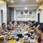 Hangatnya Kebersamaan: Kapolres Metro Jakarta Pusat dan Tokoh Agama Berbuka Puasa di Polsek Senen