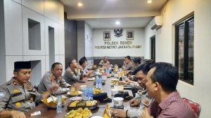 Hangatnya Kebersamaan: Kapolres Metro Jakarta Pusat dan Tokoh Agama Berbuka Puasa di Polsek Senen