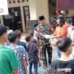 Babinsa Koramil 08/JB Berbagi Keberkahan di Bulan Ramadhan