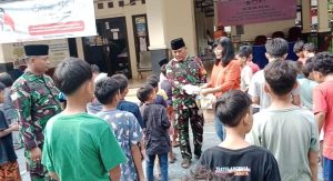Babinsa Koramil 08/JB Berbagi Keberkahan di Bulan Ramadhan