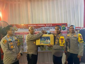 Kapolres Metro Jakarta Timur Kunjungi Posyan Pangkalan Jati Duren Sawit, Tinjau Persiapan Ops Ketupat Jaya 2025