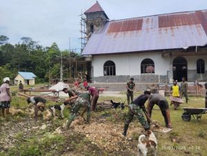 Dedikasi Satgas Yonif 501 Kostrad Gotong Royong Bangun Gereja di Kampung Sorry