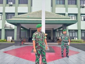 Kasdim 0505/JT Melepas Anggota Melaksanakan Cuti Lebaran