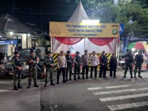 Patroli Malam Koramil 05/Kramatjati Ciptakan Kondusifitas Bulan Ramadhan dan Arus Mudik Lebaran
