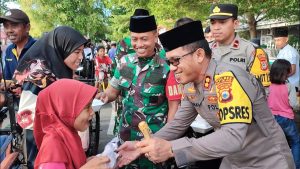 Sinergi TNI-Polri di Kepulauan Selayar: Patroli, Pengamanan, dan Berbagi Takjil di Penghujung Ramadhan