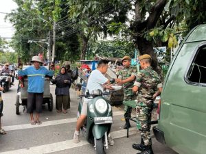 Batalyon Arhanud 6/BAY Gelar Kegiatan Sosial “Jumat Berbagi” dengan Bagikan Nasi Kotak untuk Buka Puasa di Tanjung Priok