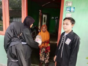 SH Terate Rayon Prigi Gelar Kegiatan Berbagi Sembako Menjelang Idul Fitri untuk Fakir dan Dhuafa