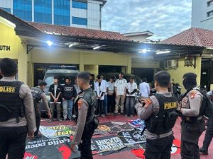 Polisi Ciduk Tiga Belas Remaja Konvoi Bendera dan Petasan di Cempaka Putih