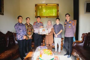 Mahasiswa STIK-PTIK Angkatan 83 Salurkan Bantuan kepada Keluarga Korban Penembakan di Way Kanan