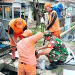 Hari Ketiga Lebaran Idul Fitri 1446 H Babinsa Koramil 07/Kemayoran Bersama PPSU Laksanakan Kerja Bakti