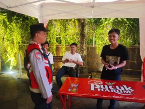 Patroli Tengah Malam! Polisi Bubarkan Remaja Nongkrong di Bundaran HI