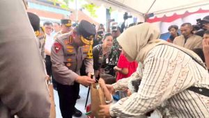Kapolri Cek Langsung Pelayanan Arus Balik di Stasiun Tawang, Dorong Pemudik Gunakan Kereta Api