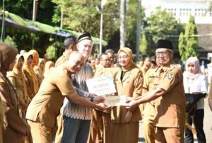 Hari Pertama Masuk Kerja, Mbak Wali dan Gus Qowim Halal Bihalal Bersama Jajaran Pemerintah Kota Kediri