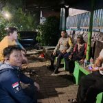 Hadir di Tengah Warga Rawasari, Polisi Dengarkan Keluh Kesah dan Jaga Keamanan Malam