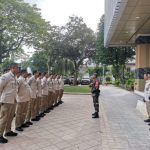 Babinsa Koramil 04/Gambir Gelar Pelatihan PBB dan Berikan Penekanan kepada Anggota Satuan Pengamanan Dalam DKI