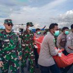 Kodim 1715/Yahukimo Bantu Polri Evakuasi Jenazah Korban Kekejaman OPM di Muara Kum, Distrik Seradala
