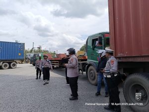 Kapolres Pimpin Patroli dan Pengaturan Lalin Serta Penanganan Kemacetan di Pelabuhan Tanjung Priok