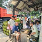 Ngopi Bareng Warga , Serka Bambang Ajak Peduli Lingkungan