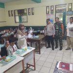 Babinsa Koramil 05/Bantargebang Dampingi Distribusi Program Makan Bergizi di 9 Sekolah Wilayah Mustikasari