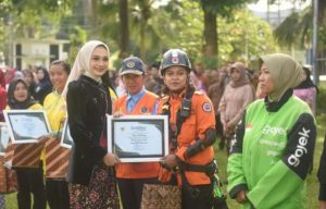 Apel Peringatan Hari Kartini, Mbak Wali Berikan Penghargaan 21 Wanita Berptestasi
