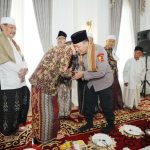 Kunjungi Buntet Pesantren Cirebon, Kapolri Silaturahmi ke Dewan Sepuh Hingga Resmikan Pondok