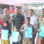 Korem 051/WKT dan Disdukcapil Bekasi Wujudkan Kepedulian Penyerahan Akta Kelahiran