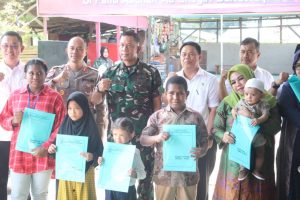 Korem 051/WKT dan Disdukcapil Bekasi Wujudkan Kepedulian Penyerahan Akta Kelahiran